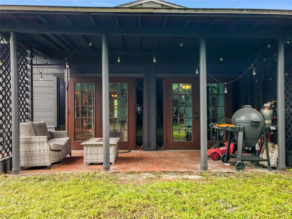 For Sale: $299,900 (3 beds, 2 baths, 1658 Square Feet)