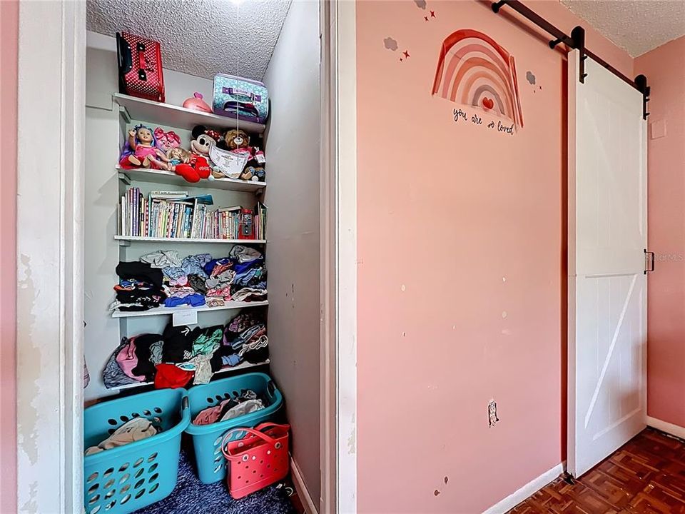 For Sale: $299,900 (3 beds, 2 baths, 1658 Square Feet)