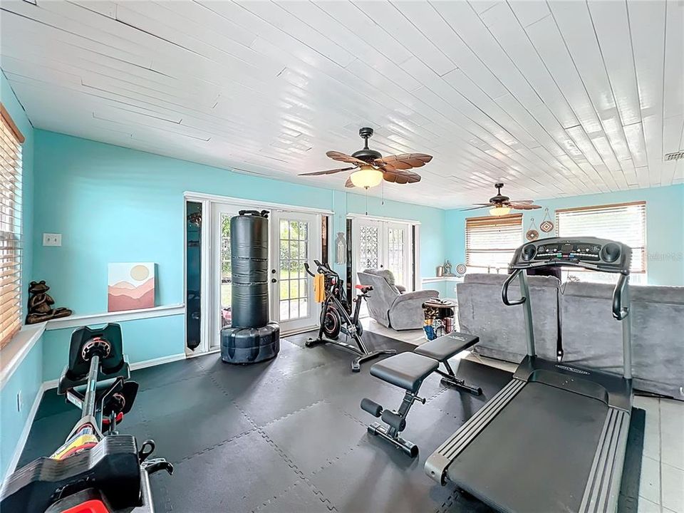 For Sale: $299,900 (3 beds, 2 baths, 1658 Square Feet)