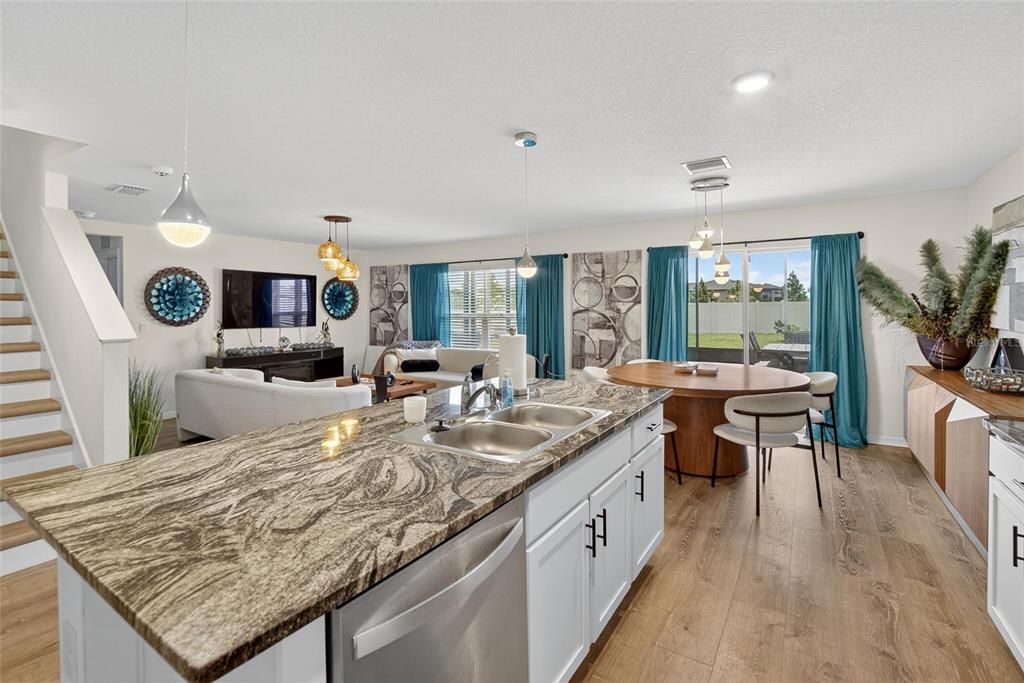 出租: $2,900 (5 贝兹, 3 浴室, 2601 平方英尺)