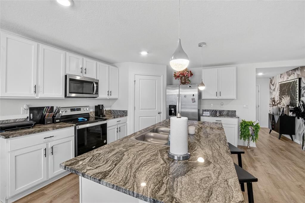 出租: $2,900 (5 贝兹, 3 浴室, 2601 平方英尺)