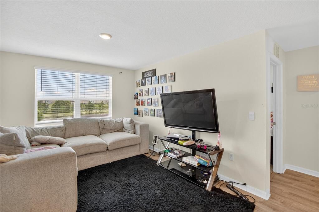 出租: $2,900 (5 贝兹, 3 浴室, 2601 平方英尺)