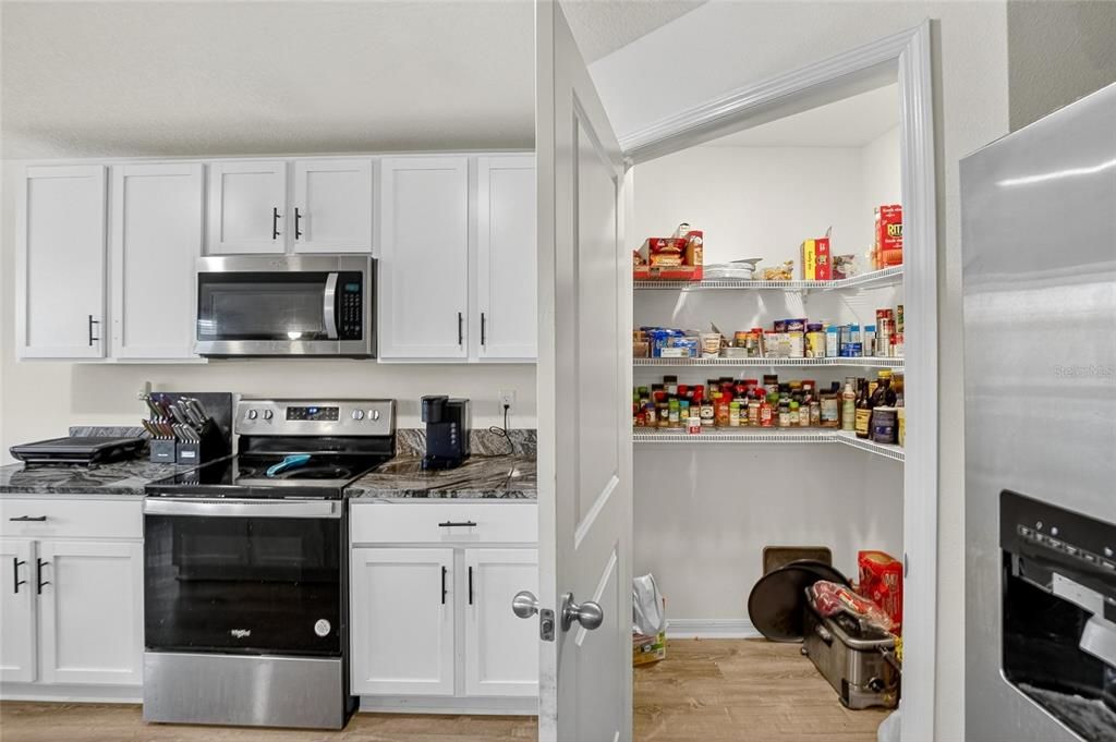 出租: $2,900 (5 贝兹, 3 浴室, 2601 平方英尺)