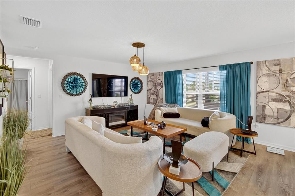 出租: $2,900 (5 贝兹, 3 浴室, 2601 平方英尺)