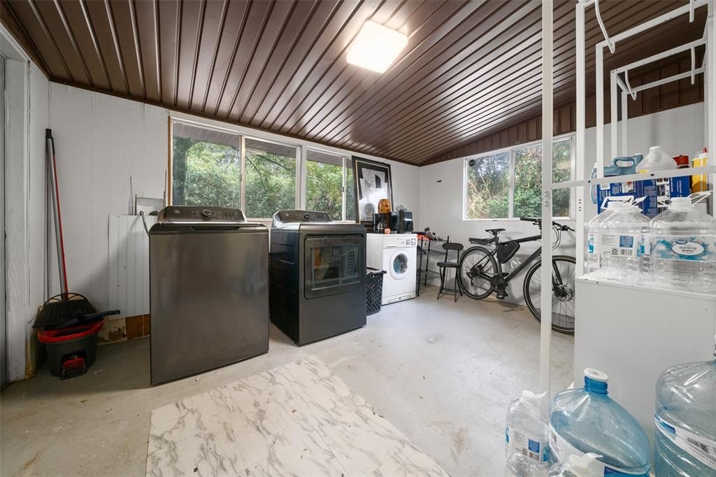 Active With Contract: $185,000 (2 beds, 1 baths, 1040 Square Feet)