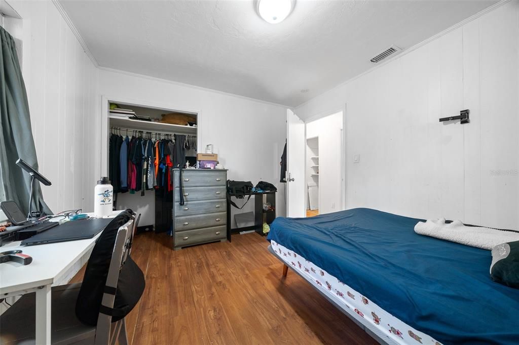 Active With Contract: $185,000 (2 beds, 1 baths, 1040 Square Feet)