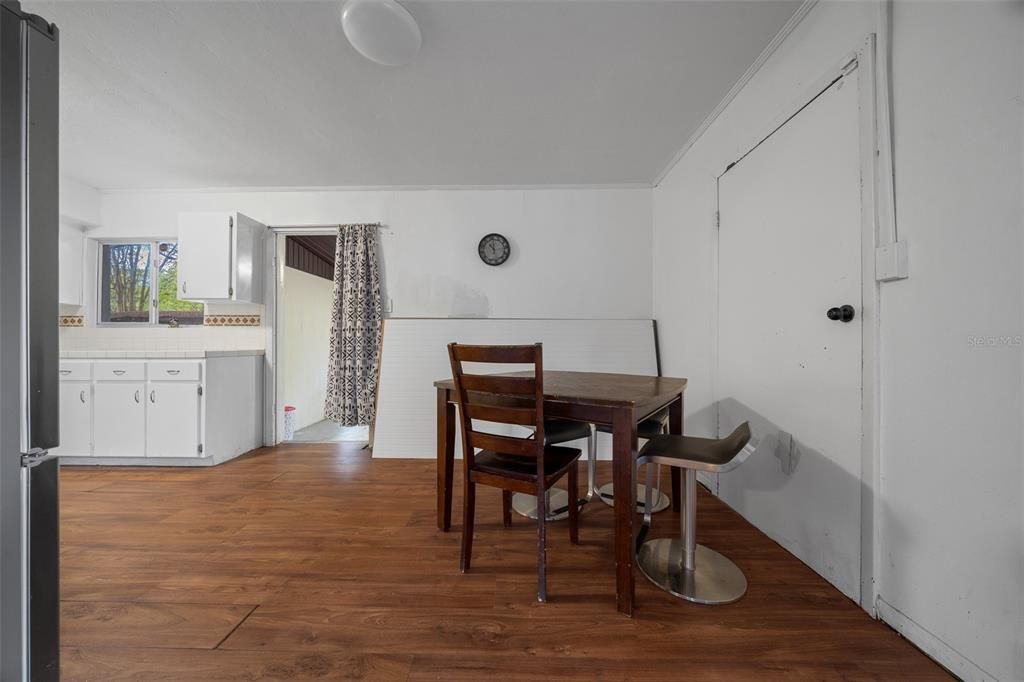 Active With Contract: $185,000 (2 beds, 1 baths, 1040 Square Feet)