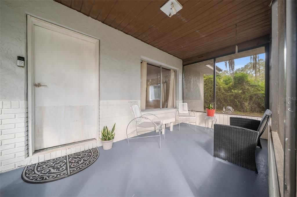 Active With Contract: $185,000 (2 beds, 1 baths, 1040 Square Feet)