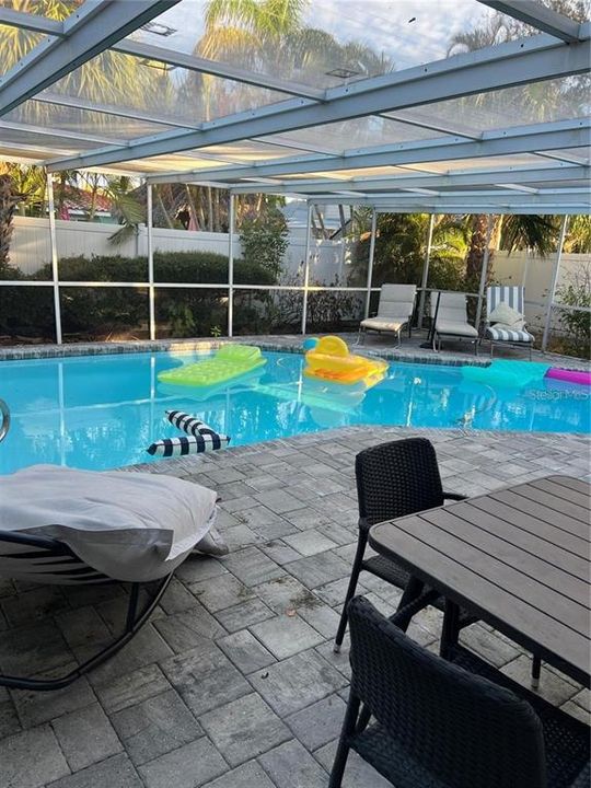 出租: $6,500 (3 贝兹, 3 浴室, 2109 平方英尺)