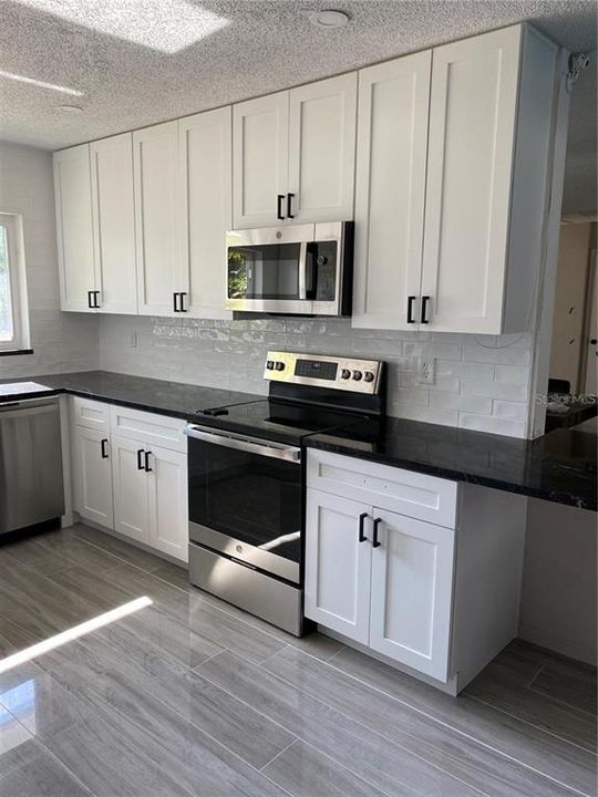 出租: $6,500 (3 贝兹, 3 浴室, 2109 平方英尺)