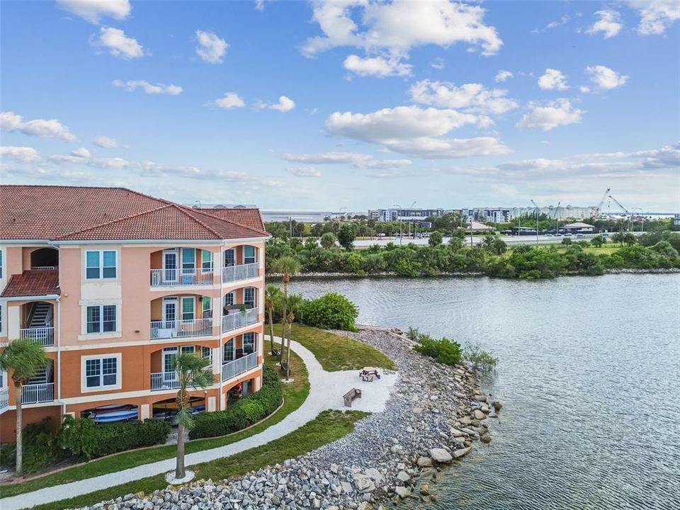 Activo con contrato: $2,300 (1 camas, 1 baños, 654 Pies cuadrados)