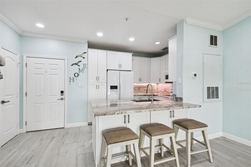 Activo con contrato: $2,300 (1 camas, 1 baños, 654 Pies cuadrados)