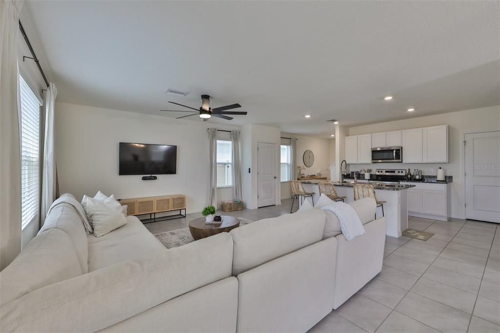 Active With Contract: $2,725 (4 beds, 2 baths, 2260 Square Feet)