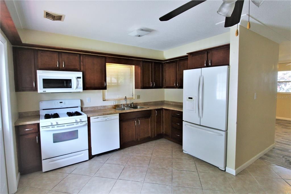 For Rent: $2,175 (3 beds, 2 baths, 1392 Square Feet)
