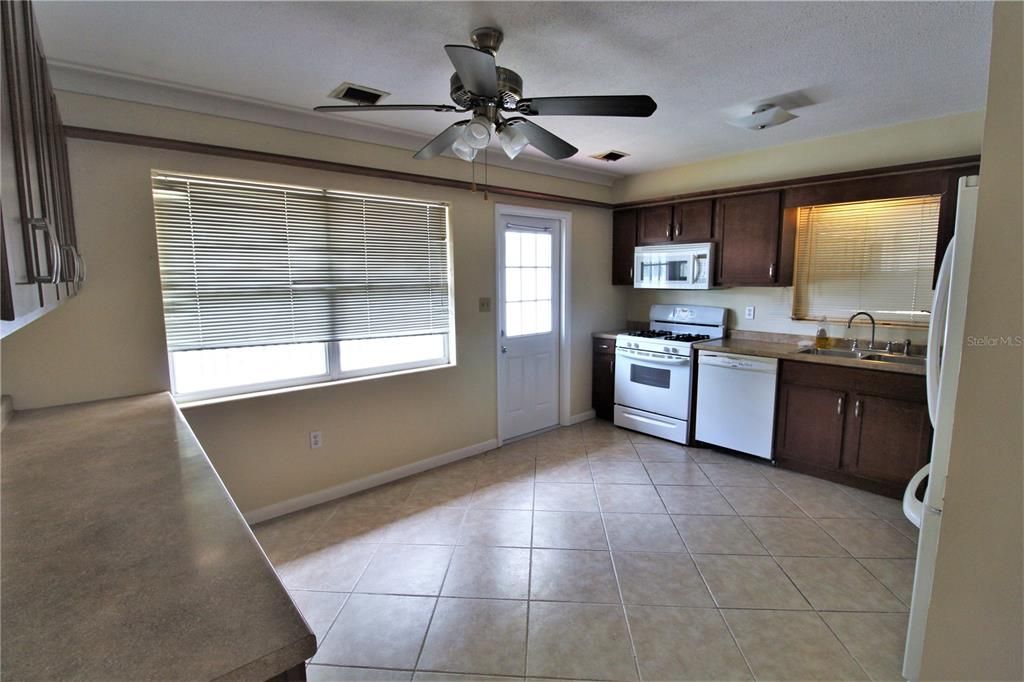 For Rent: $2,175 (3 beds, 2 baths, 1392 Square Feet)