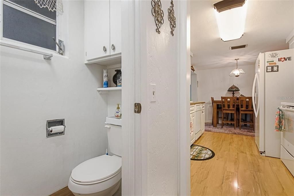 На продажу: $274,999 (2 спален, 2 ванн, 1128 Квадратных фут)