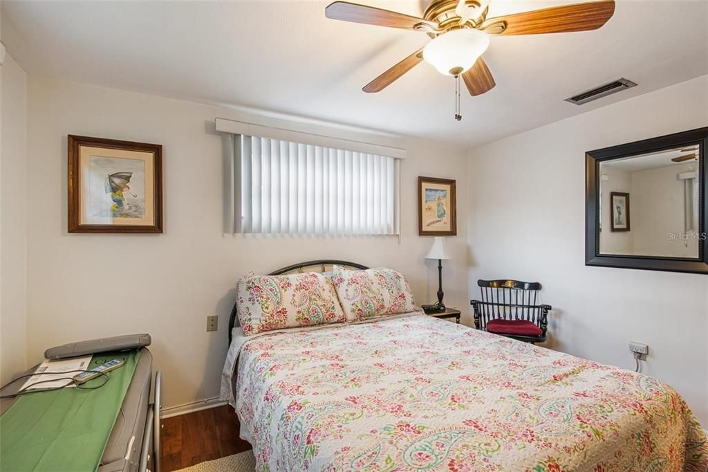 На продажу: $274,999 (2 спален, 2 ванн, 1128 Квадратных фут)