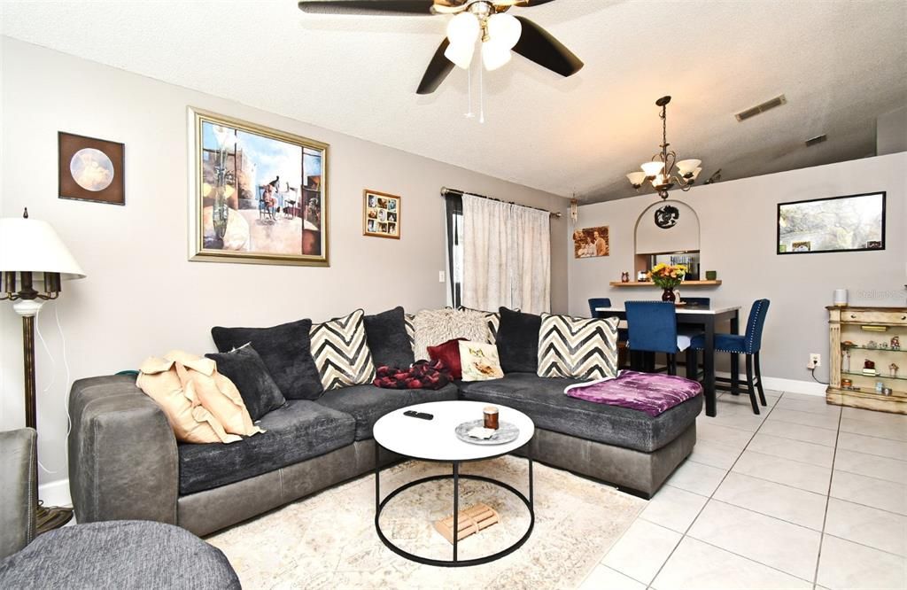 For Sale: $285,990 (3 beds, 2 baths, 1091 Square Feet)