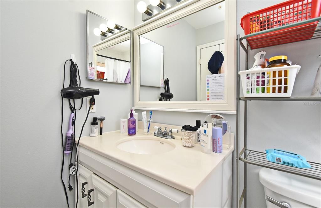 For Sale: $285,990 (3 beds, 2 baths, 1091 Square Feet)