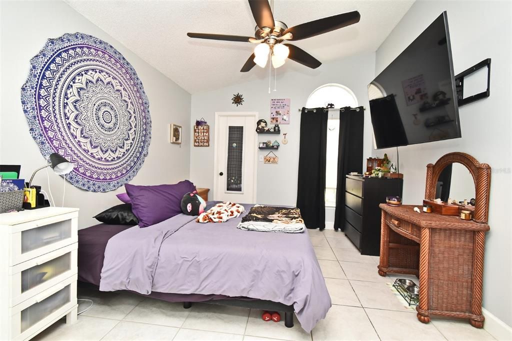 For Sale: $285,990 (3 beds, 2 baths, 1091 Square Feet)