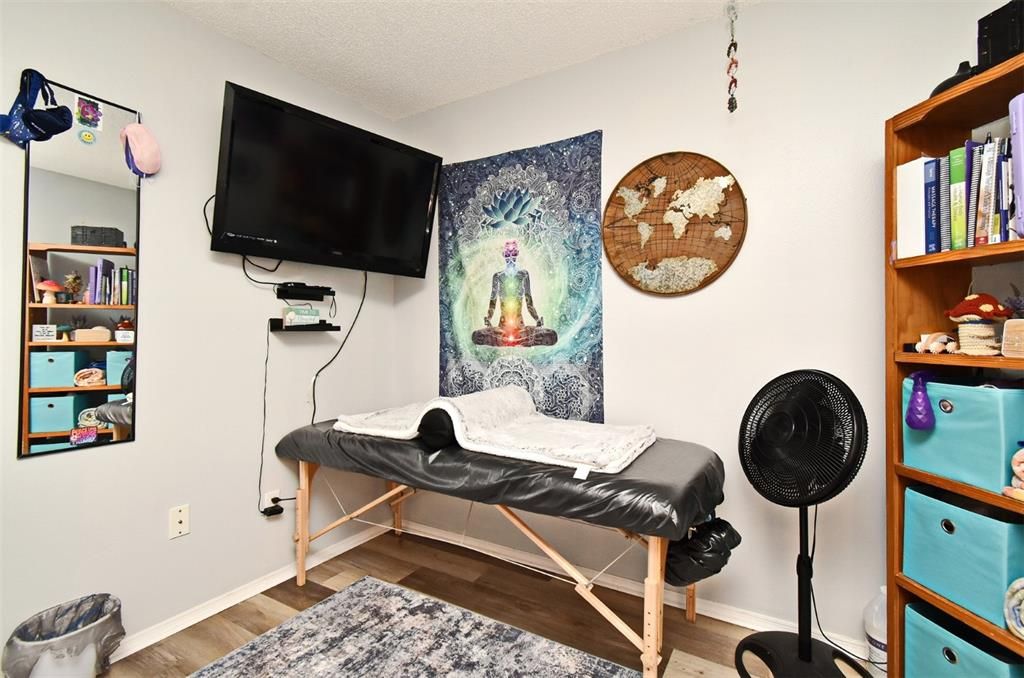 For Sale: $285,990 (3 beds, 2 baths, 1091 Square Feet)