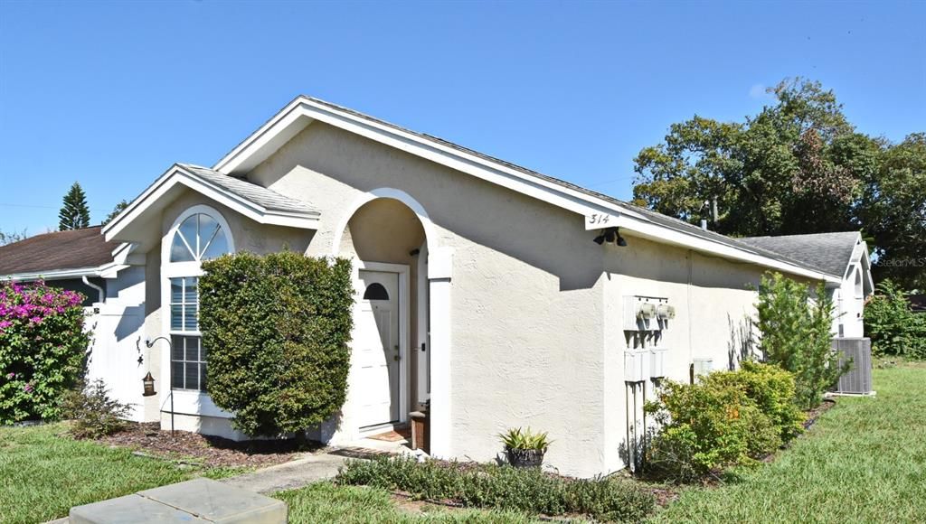 For Sale: $285,990 (3 beds, 2 baths, 1091 Square Feet)