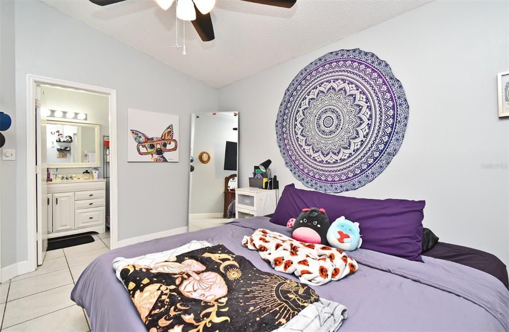 For Sale: $285,990 (3 beds, 2 baths, 1091 Square Feet)