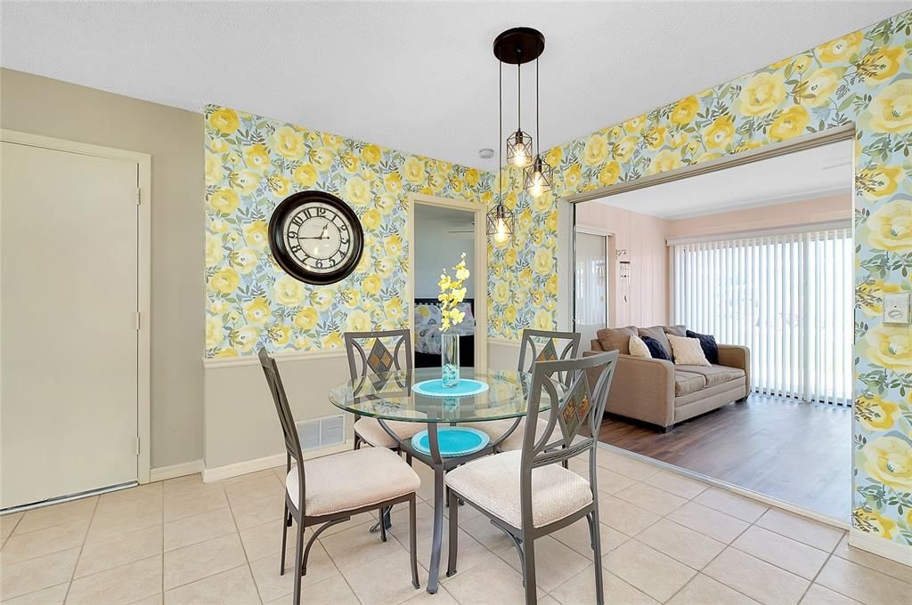 待售: $230,000 (2 贝兹, 2 浴室, 1095 平方英尺)