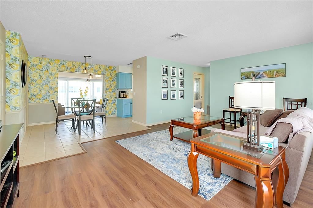 待售: $230,000 (2 贝兹, 2 浴室, 1095 平方英尺)