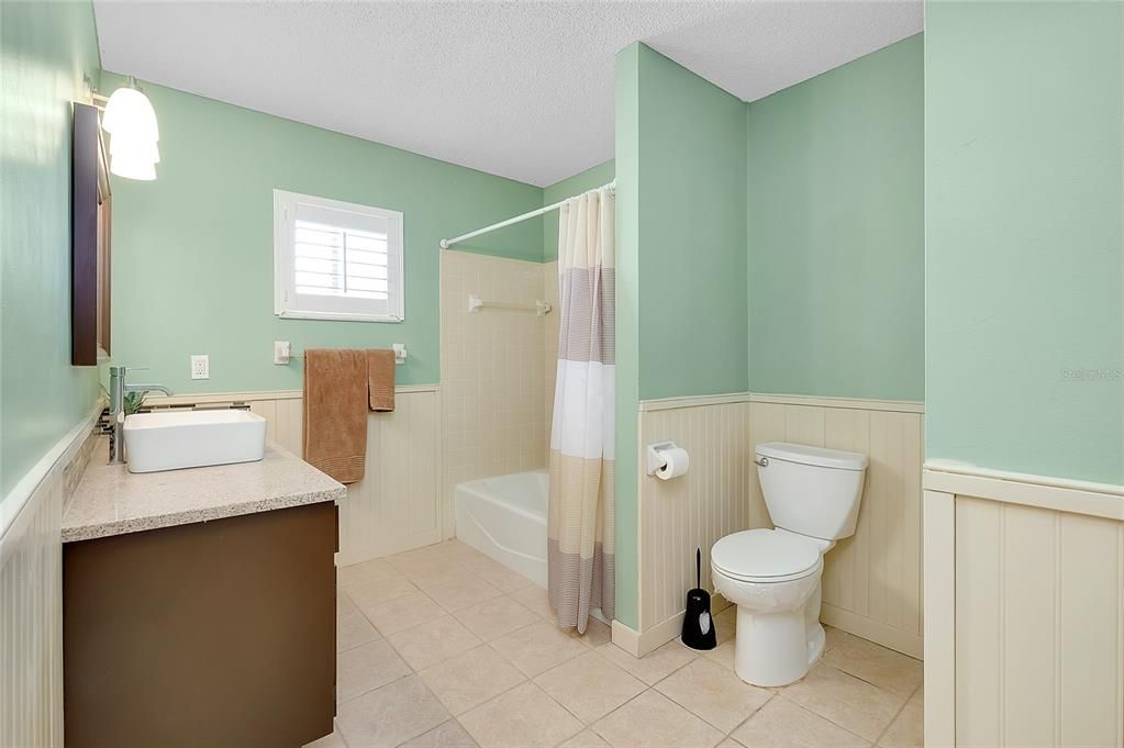 待售: $230,000 (2 贝兹, 2 浴室, 1095 平方英尺)