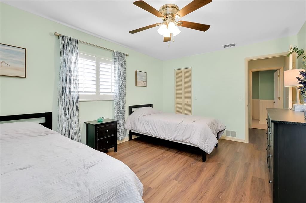 待售: $230,000 (2 贝兹, 2 浴室, 1095 平方英尺)