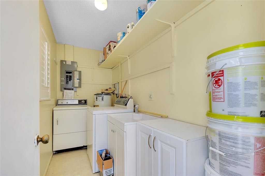 待售: $230,000 (2 贝兹, 2 浴室, 1095 平方英尺)