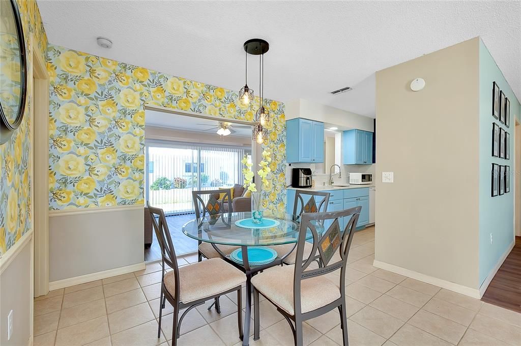 待售: $230,000 (2 贝兹, 2 浴室, 1095 平方英尺)