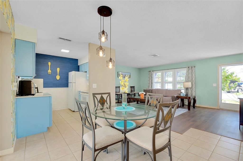 待售: $230,000 (2 贝兹, 2 浴室, 1095 平方英尺)