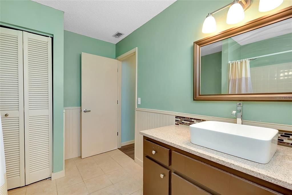 待售: $230,000 (2 贝兹, 2 浴室, 1095 平方英尺)