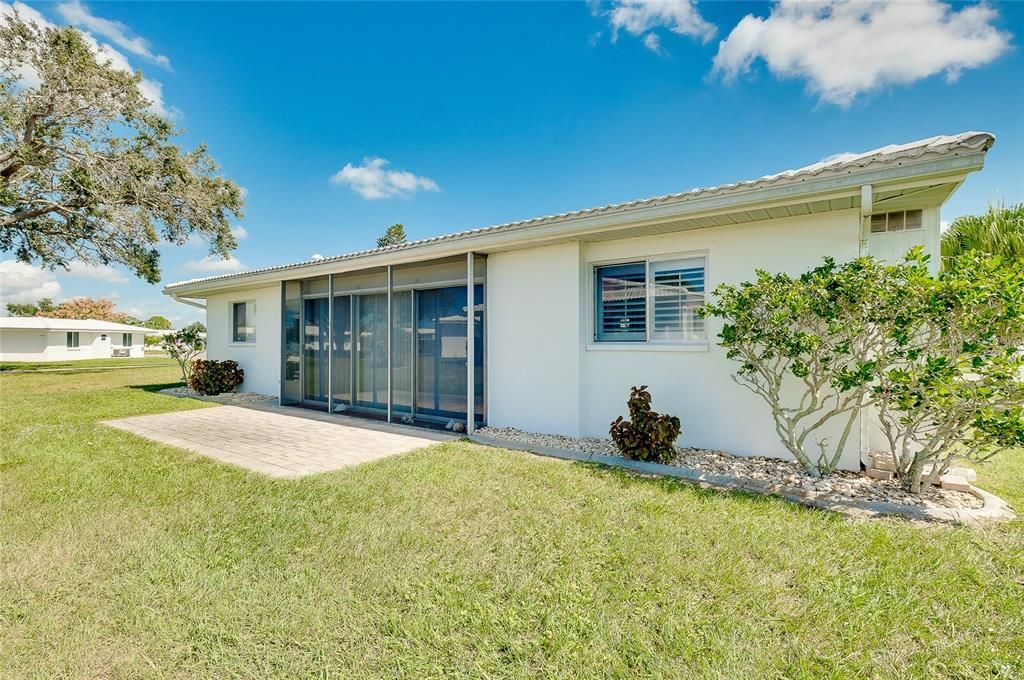 待售: $230,000 (2 贝兹, 2 浴室, 1095 平方英尺)