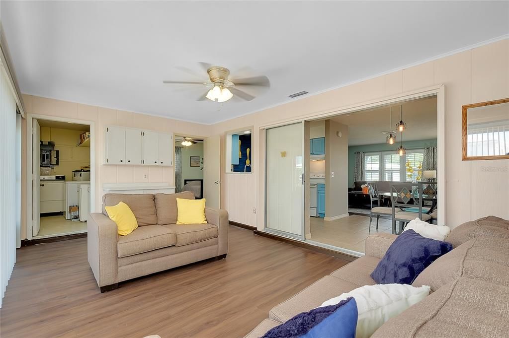 待售: $230,000 (2 贝兹, 2 浴室, 1095 平方英尺)