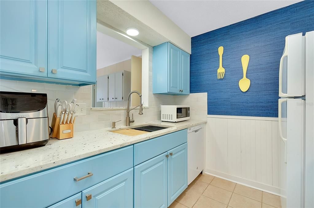 待售: $230,000 (2 贝兹, 2 浴室, 1095 平方英尺)