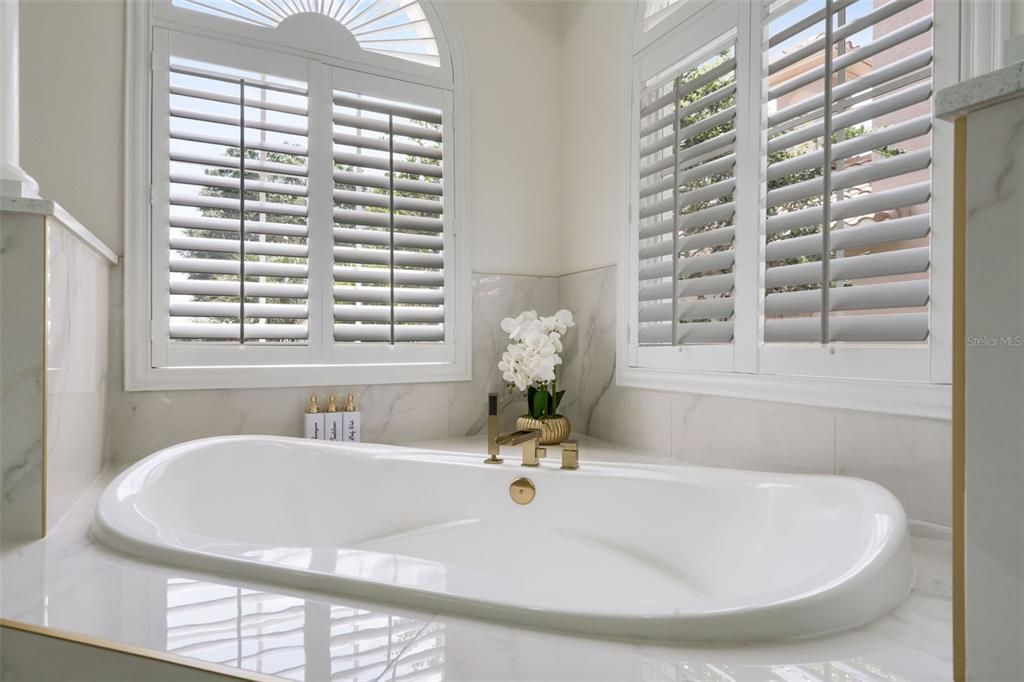 For Sale: $1,199,000 (5 beds, 4 baths, 4136 Square Feet)