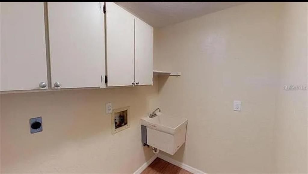 For Rent: $1,900 (3 beds, 2 baths, 1982 Square Feet)