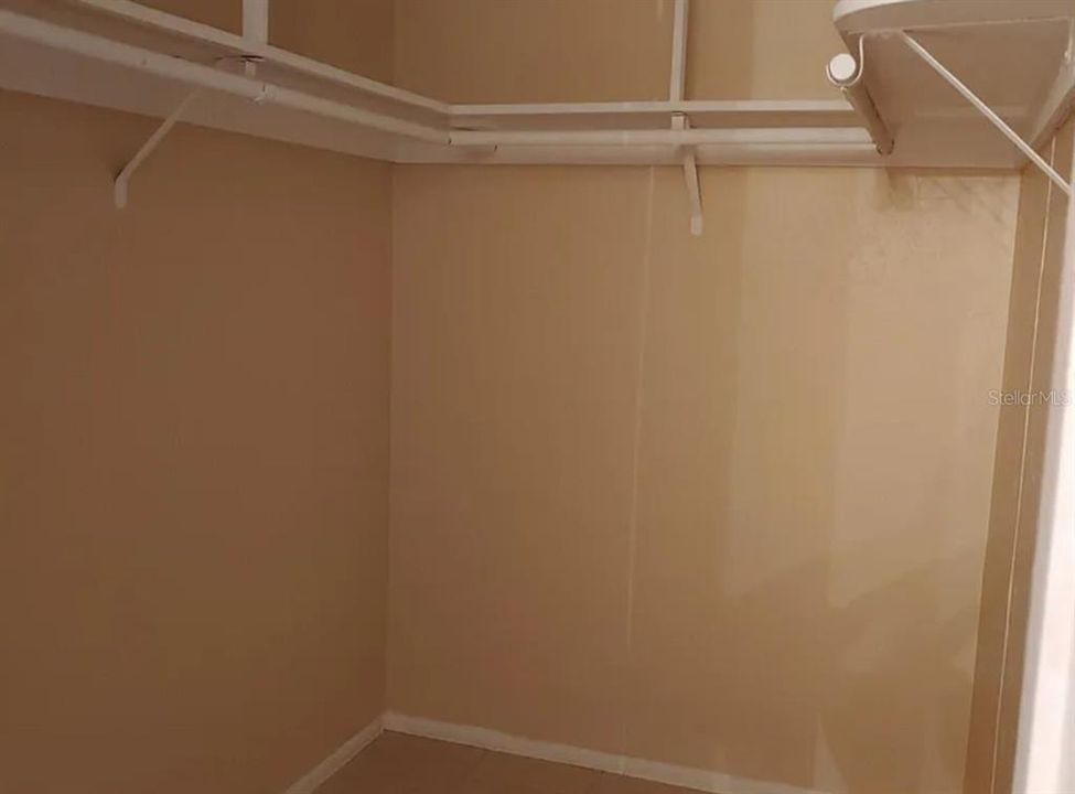 For Rent: $1,900 (3 beds, 2 baths, 1982 Square Feet)