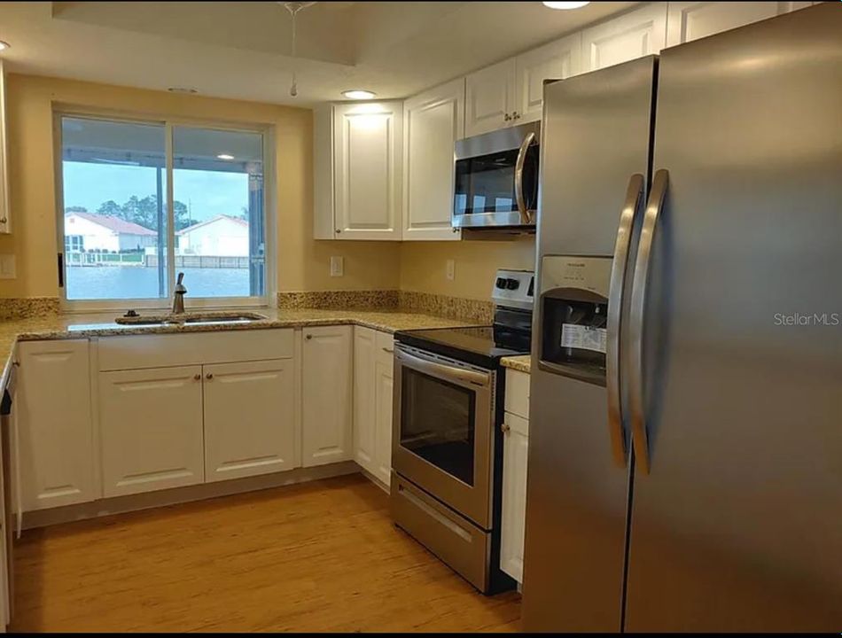 For Rent: $1,900 (3 beds, 2 baths, 1982 Square Feet)