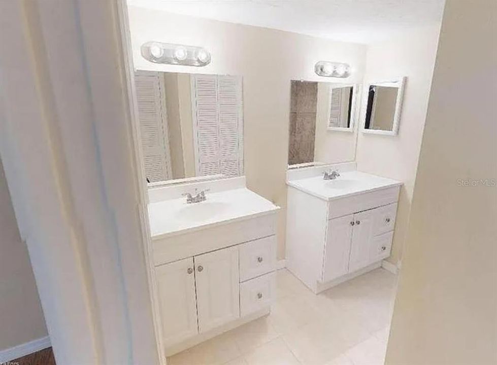 For Rent: $1,900 (3 beds, 2 baths, 1982 Square Feet)