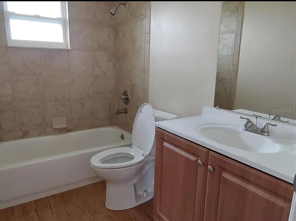 For Rent: $1,900 (3 beds, 2 baths, 1982 Square Feet)