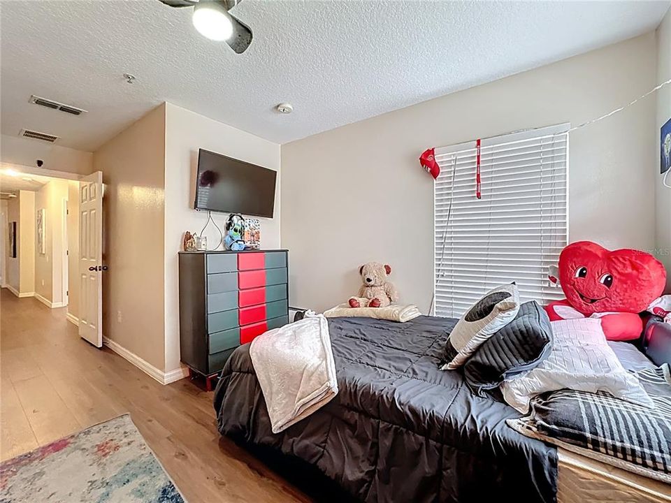 На продажу: $294,900 (3 спален, 2 ванн, 1806 Квадратных фут)