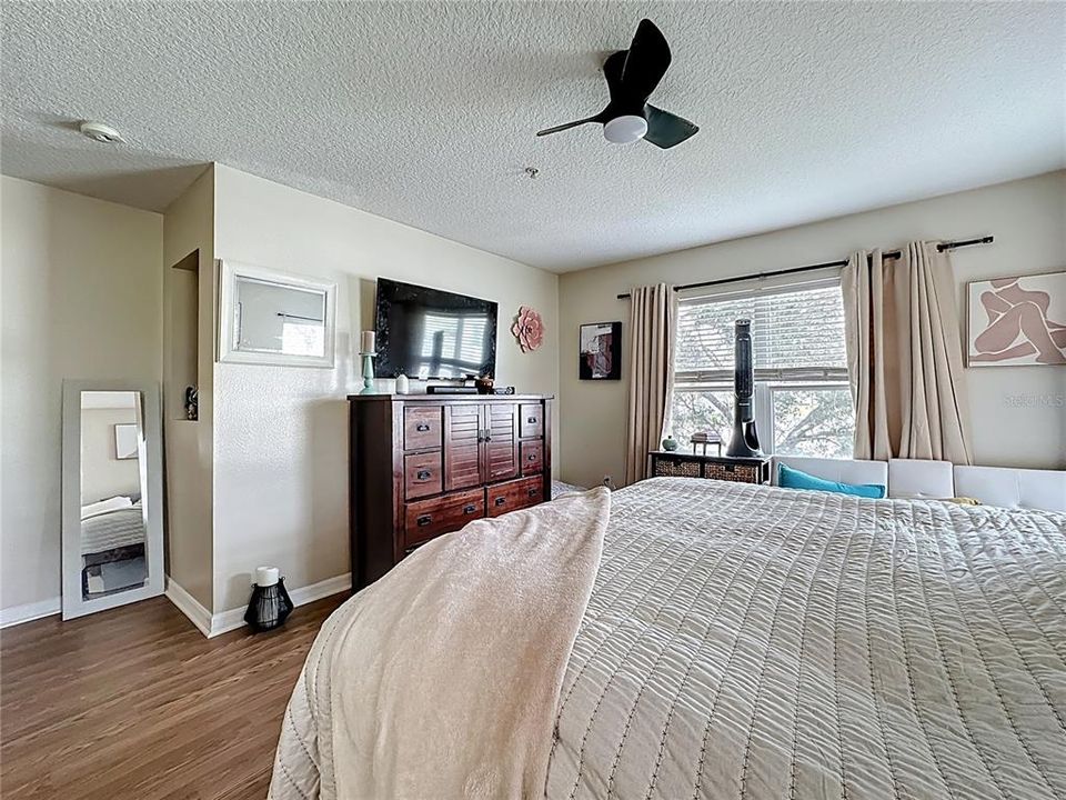 На продажу: $294,900 (3 спален, 2 ванн, 1806 Квадратных фут)