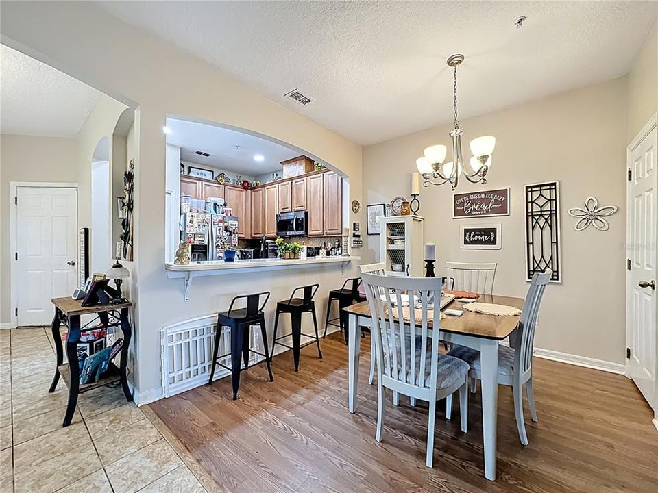 На продажу: $294,900 (3 спален, 2 ванн, 1806 Квадратных фут)