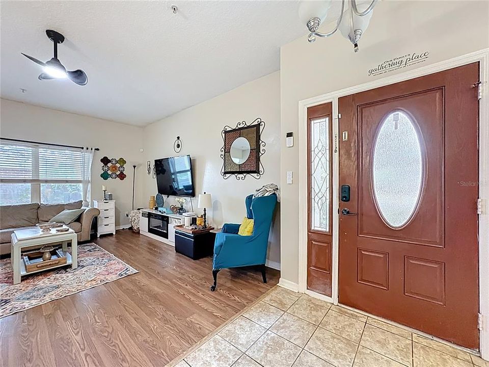 На продажу: $294,900 (3 спален, 2 ванн, 1806 Квадратных фут)