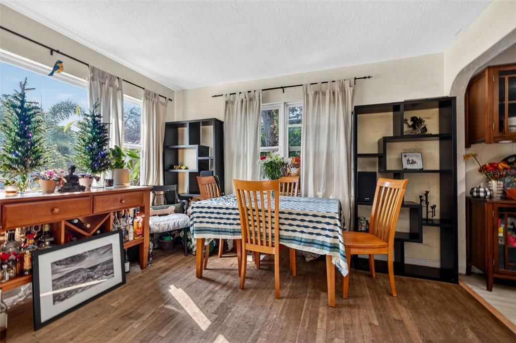 For Sale: $535,000 (3 beds, 1 baths, 1361 Square Feet)