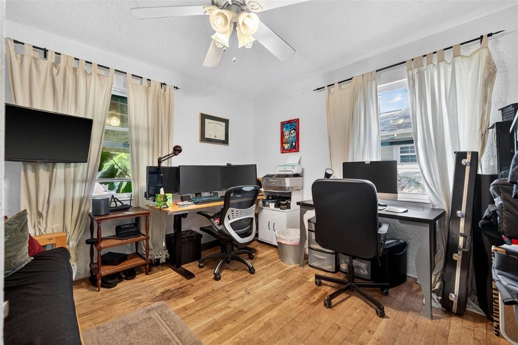 For Sale: $535,000 (3 beds, 1 baths, 1361 Square Feet)